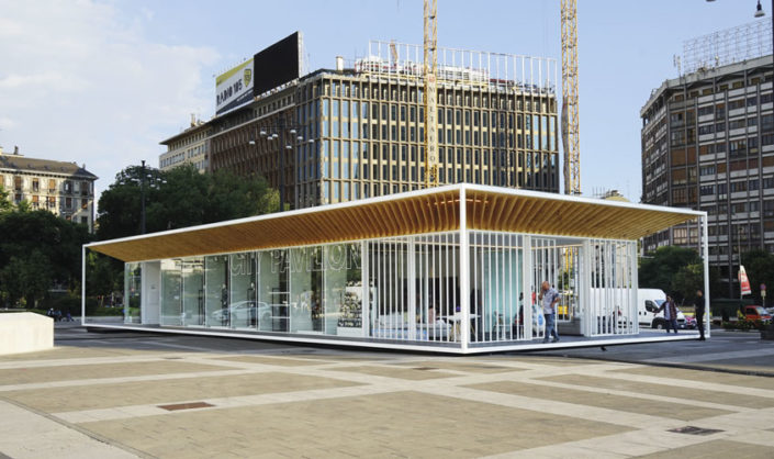 “China City Pavillon” in piazza Duca d'Aosta a Milano durante Expo2015.